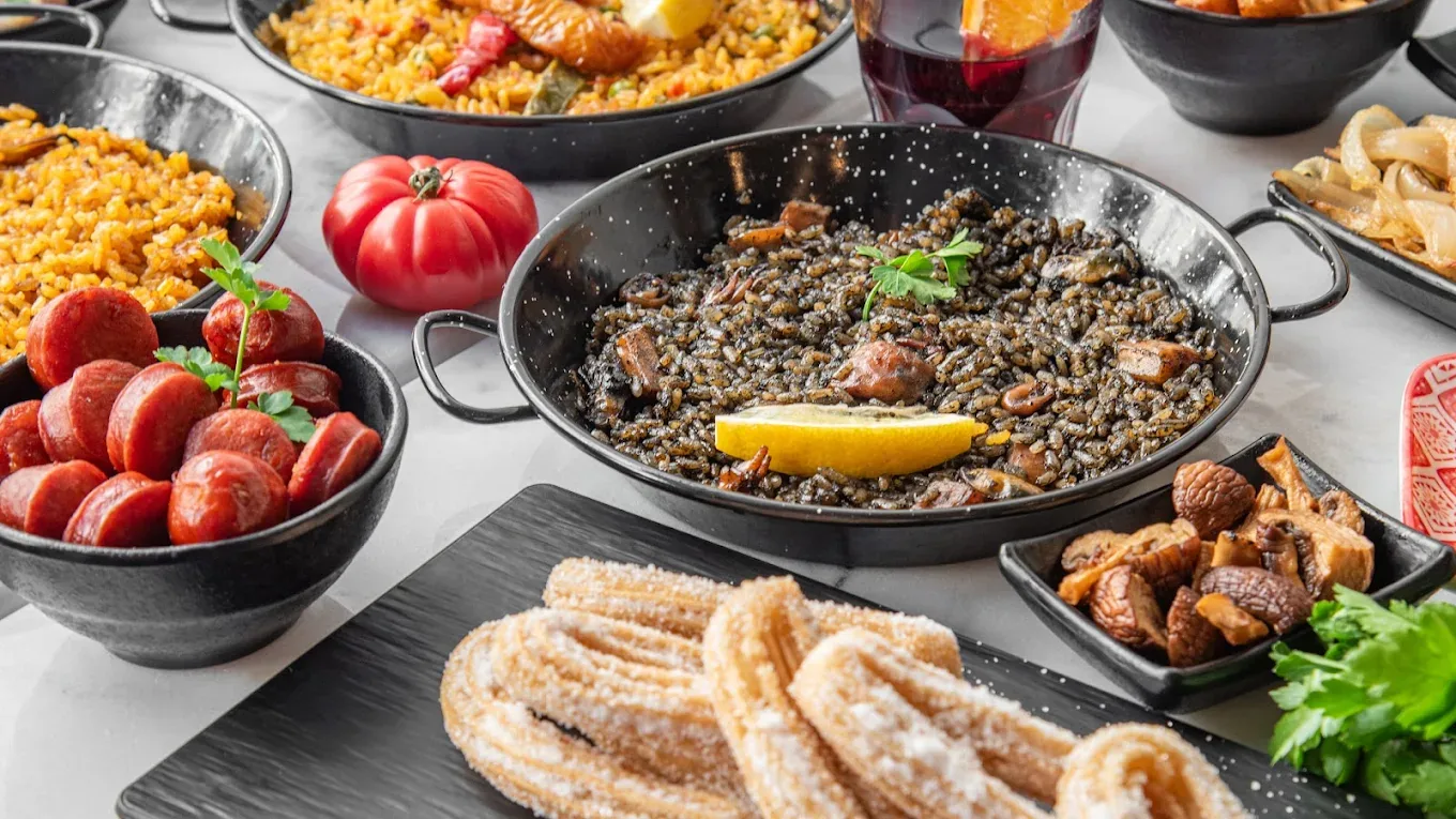 Sélection de paellas, churros et tapas — El Puente