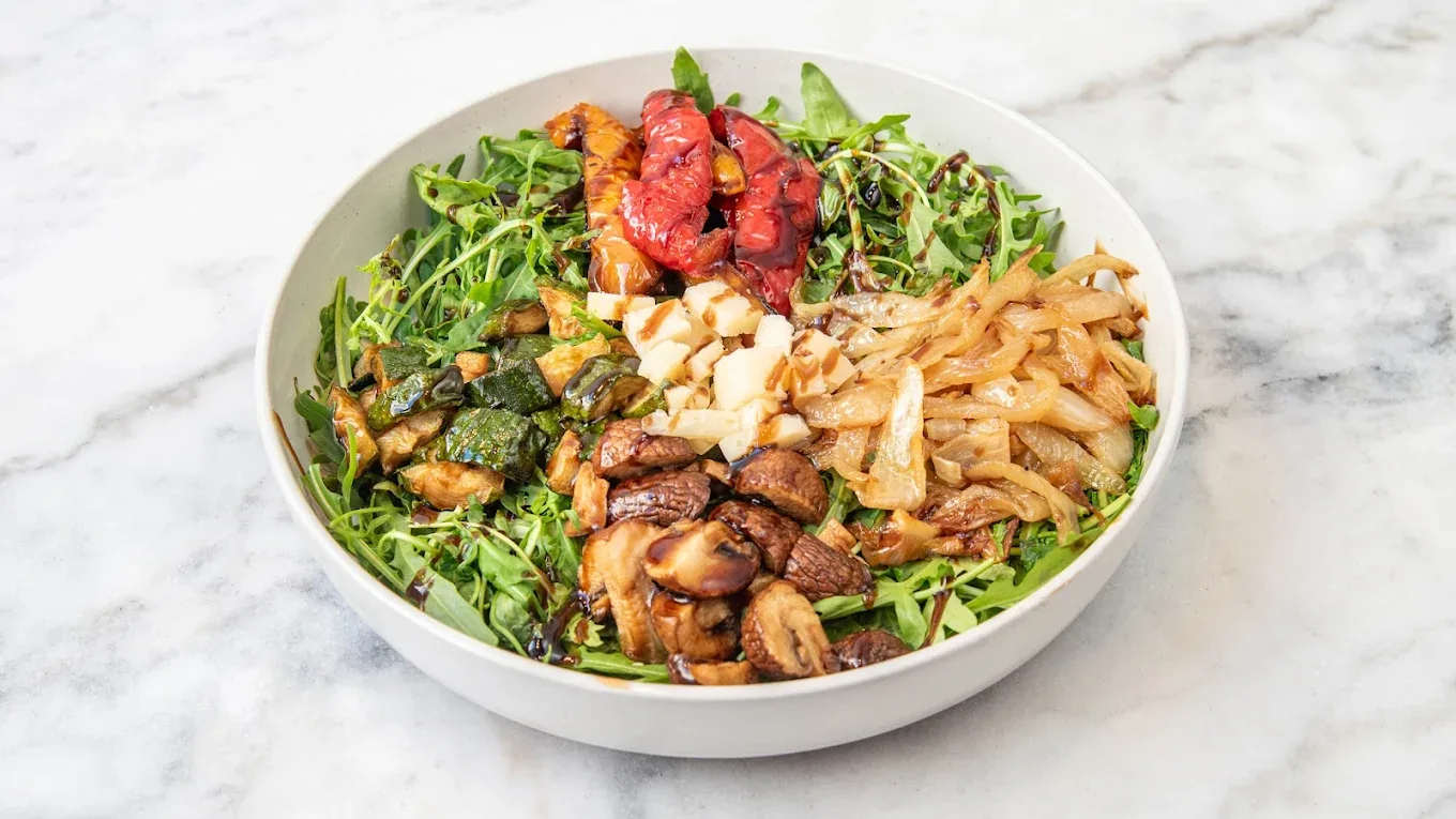 Salade de légumes grillés et roquette