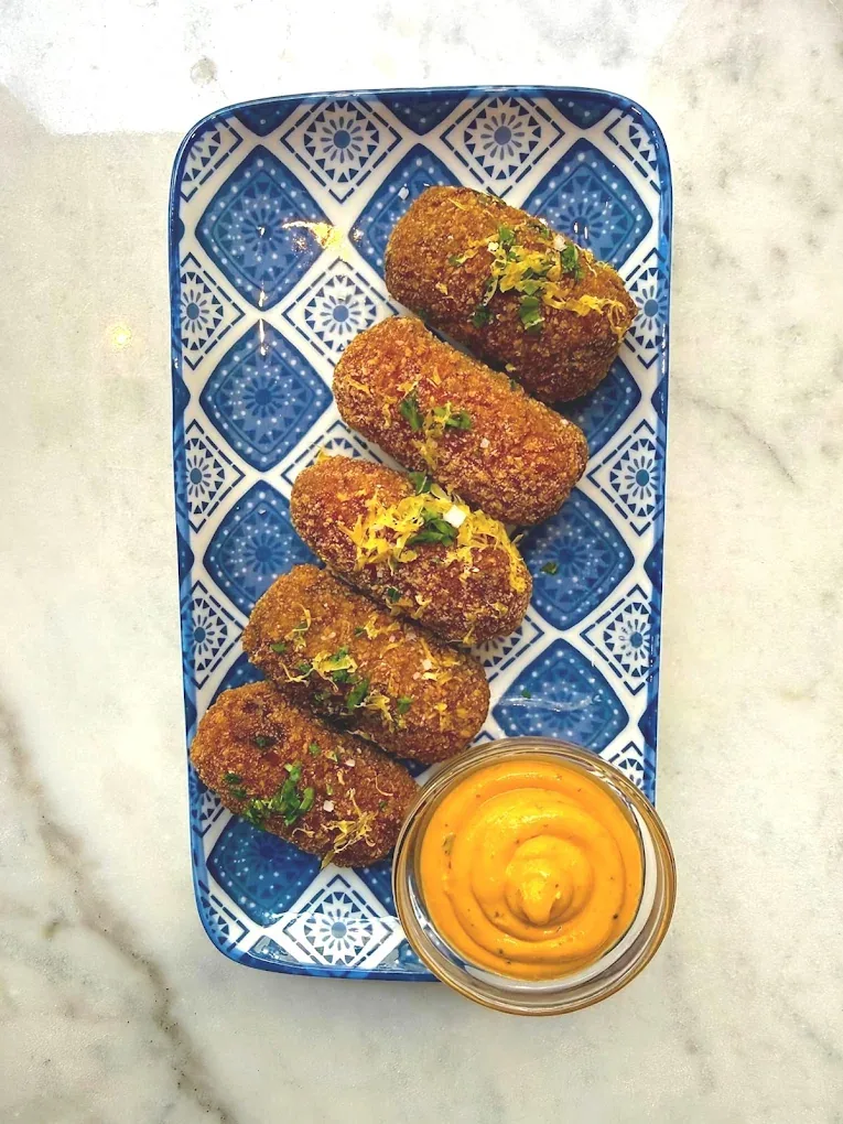 Croquettes maison, sauce épicée